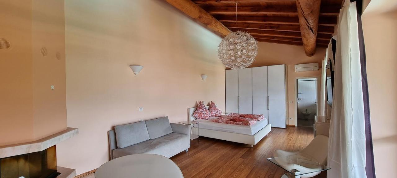 Casa Romantica Colico Luaran gambar