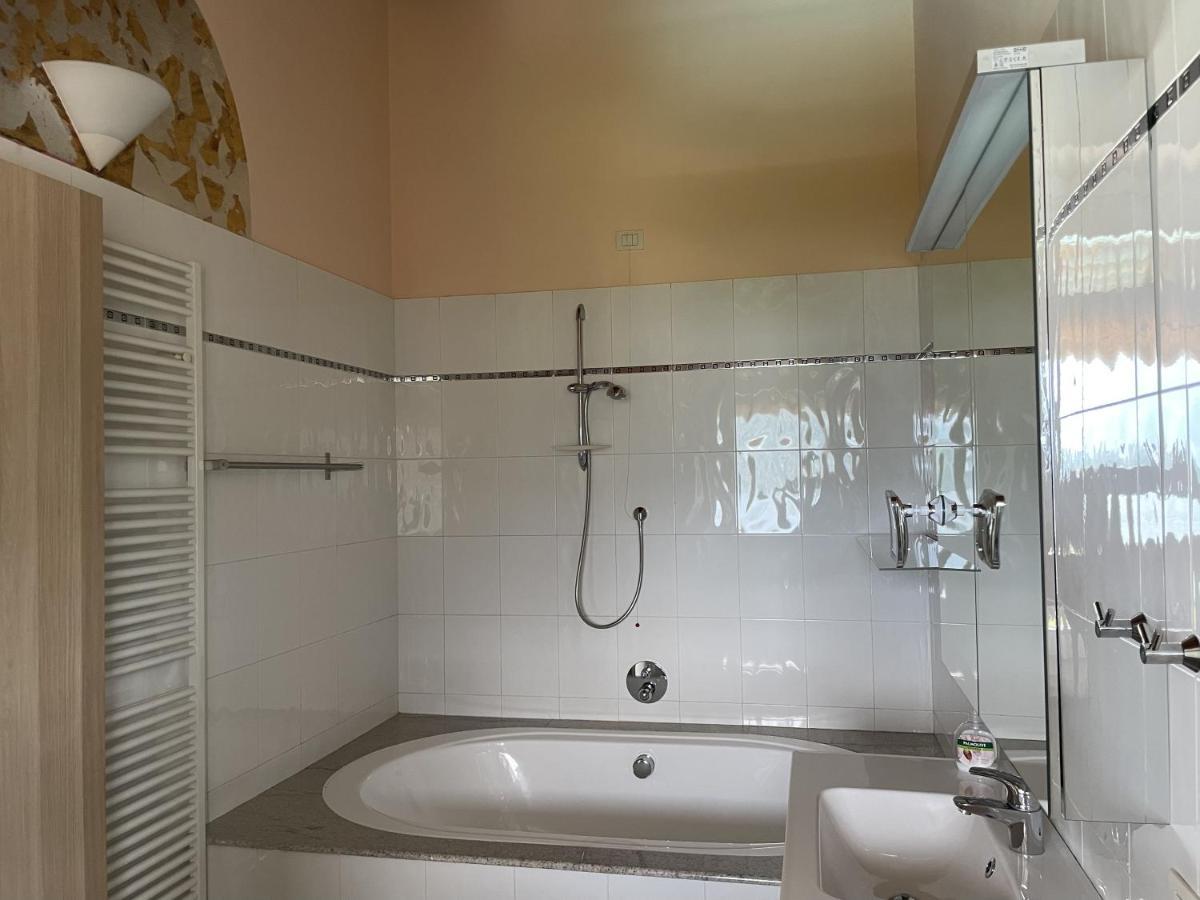 Casa Romantica Colico Luaran gambar